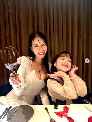 草刈正雄の長女・紅蘭、愛娘にお願いされ前髪イメチェン 親子で楽しむ豪華クリスマス