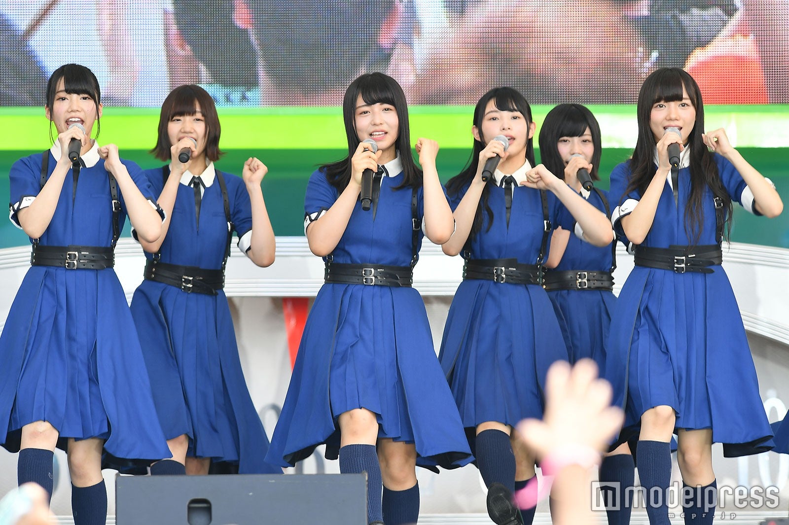 高本彩花、佐々木美玲、長濱ねる、柿崎芽実、東村芽依、齊藤京子（C）モデルプレス