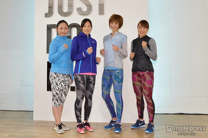 (左から)安藤美姫、青木沙弥佳選手、izu、藤森安奈選手