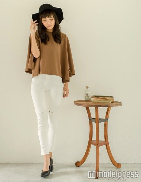 ニークラッシュパギンス「Re:EDIT by GALSTAR」ホワイト2,198円(税込)/画像提供:Re:EDIT by GALSTAR