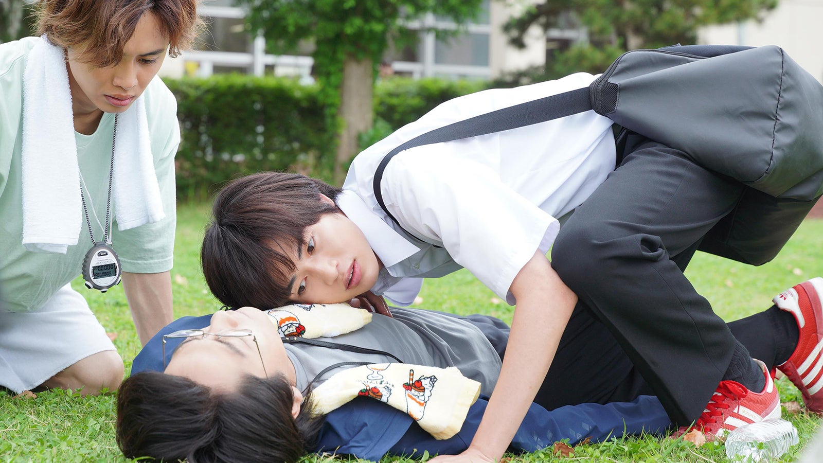 草川拓弥、福士誠治、西垣匠／「みなと商事コインランドリー」第9話より（C）缶爪さわ・椿ゆず／KADOKAWA／「みなと商事コインランドリー」製作委員会