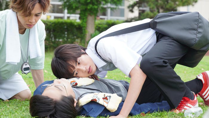 草川拓弥、福士誠治、西垣匠/「みなと商事コインランドリー」第9話より(C)缶爪さわ・椿ゆず/KADOKAWA/「みなと商事コインランドリー」製作委員会