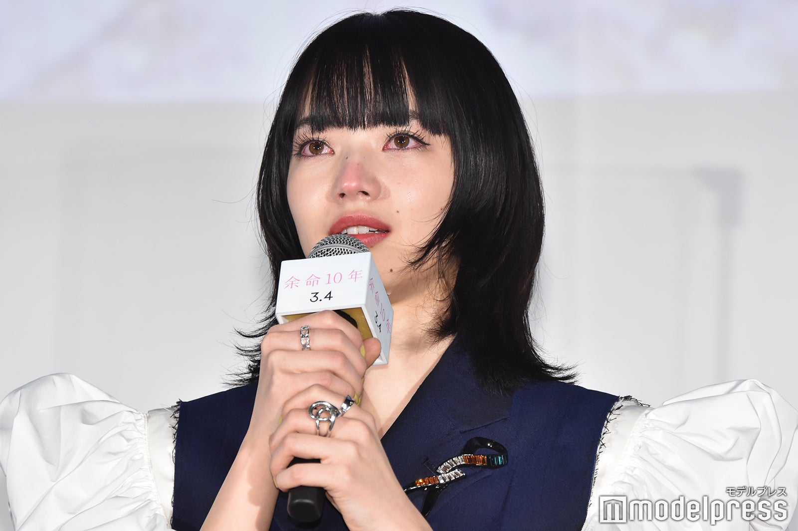 小松菜奈、映画完成に涙「感無量」 減量の役作りを共演者も称える＜余命10年＞