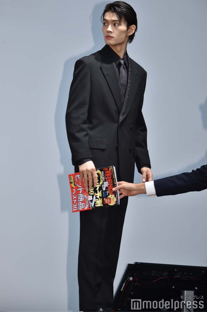 撮影前に退場してしまう佐野勇斗(C)モデルプレス