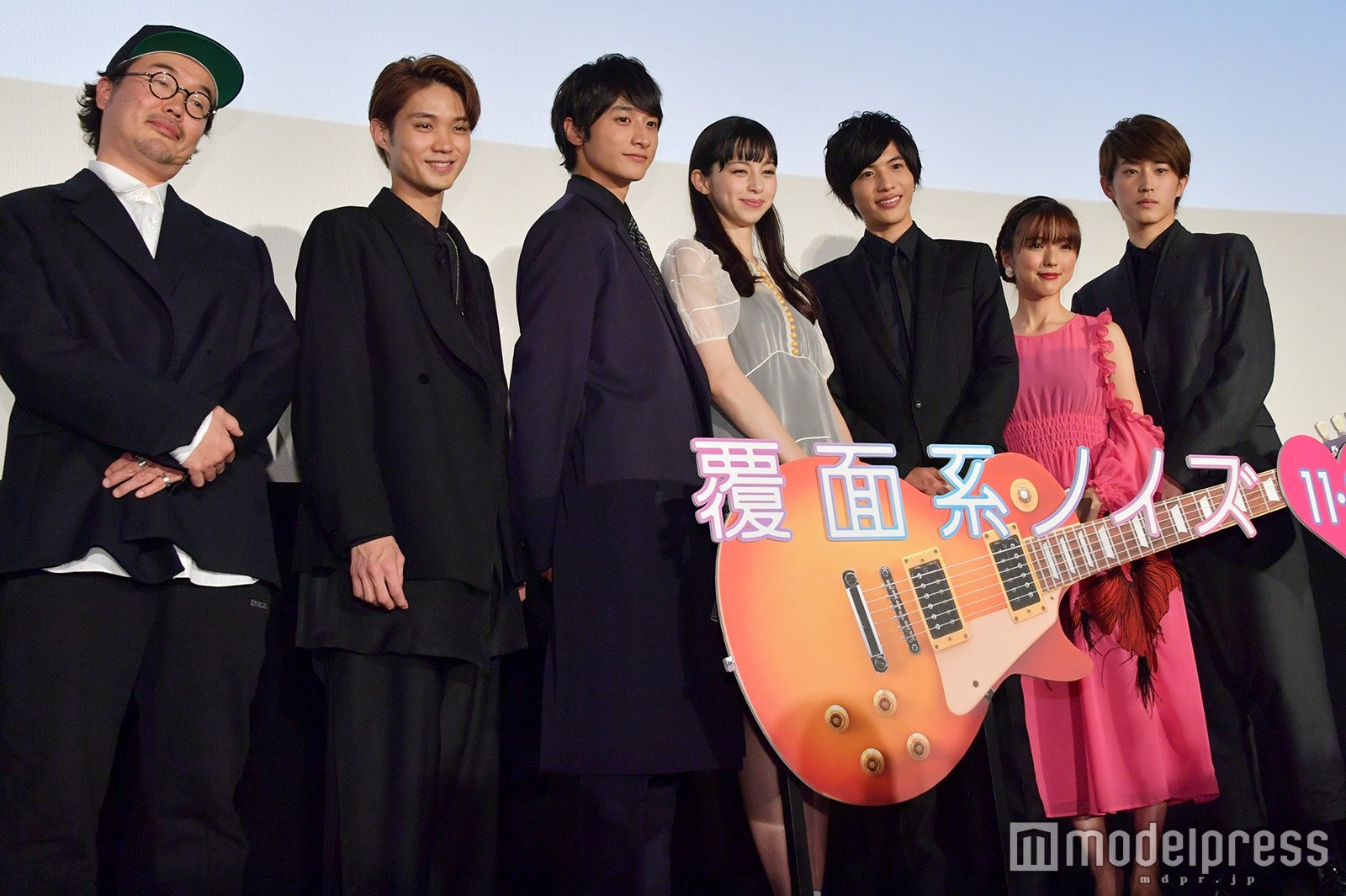 （左から）三木康一郎監督、磯村勇斗、小関裕太、中条あやみ、志尊淳、真野恵里菜、杉野遥亮（C）モデルプレス