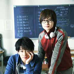 映画「バクマン。」でメインキャストをつとめる佐藤健（左）と神木隆之介（右）（C）2015映画「バクマン。」製作委員会