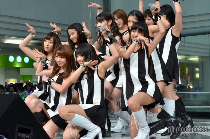 鳴り止まない歓声の中、ライブパフォーマンスを行ったモーニング娘。