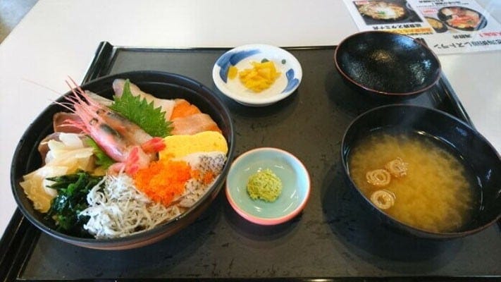 道の駅 とぎ海街道で食べられる海鮮丼(2019年7月撮影)