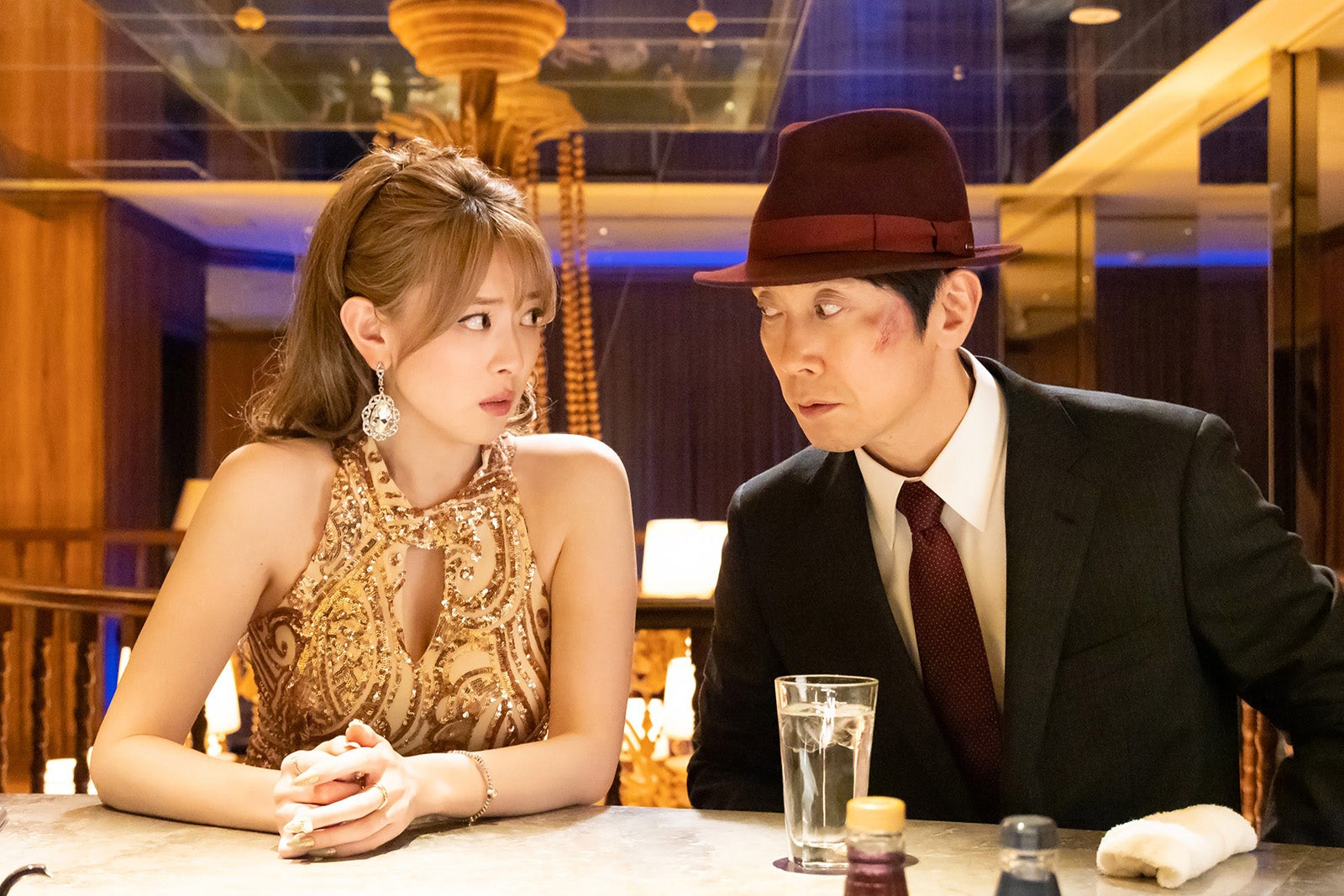 水上京香、佐々木蔵之介「マイホームヒーロー」第4話より（C）山川直輝・朝基まさし／講談社／ドラマ「マイホームヒーロー」製作委員会・MBS