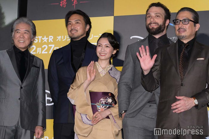 (左から)西岡徳馬、平岳大、二階堂ふみ、コズモ・ジャーヴィス、真田広之(C)モデルプレス