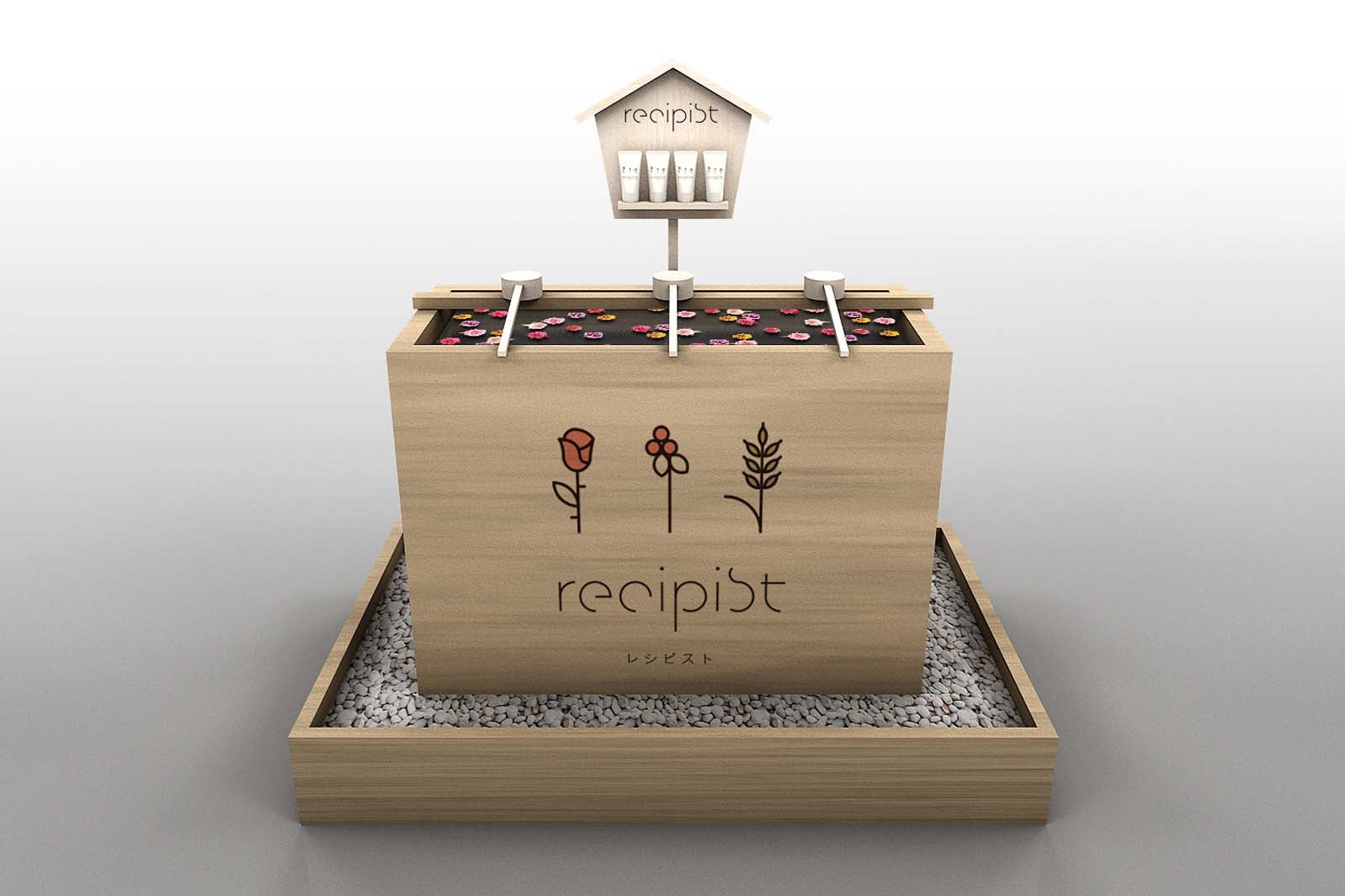 アイテム奉納前に手水舎にてハンドクリームで手のひらをお浄め