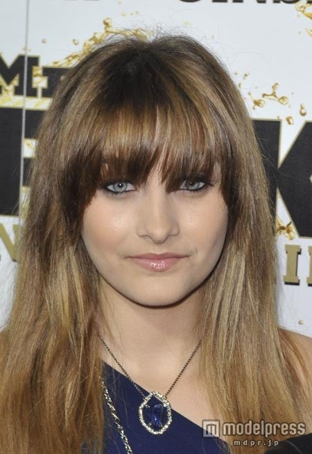 故マイケル・ジャクソンの長女パリスちゃん、恋人と自撮りキス