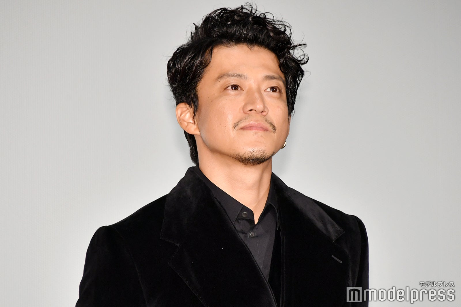 小栗旬（C）モデルプレス