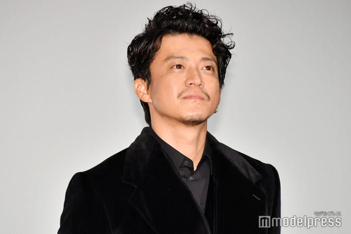 小栗旬(C)モデルプレス