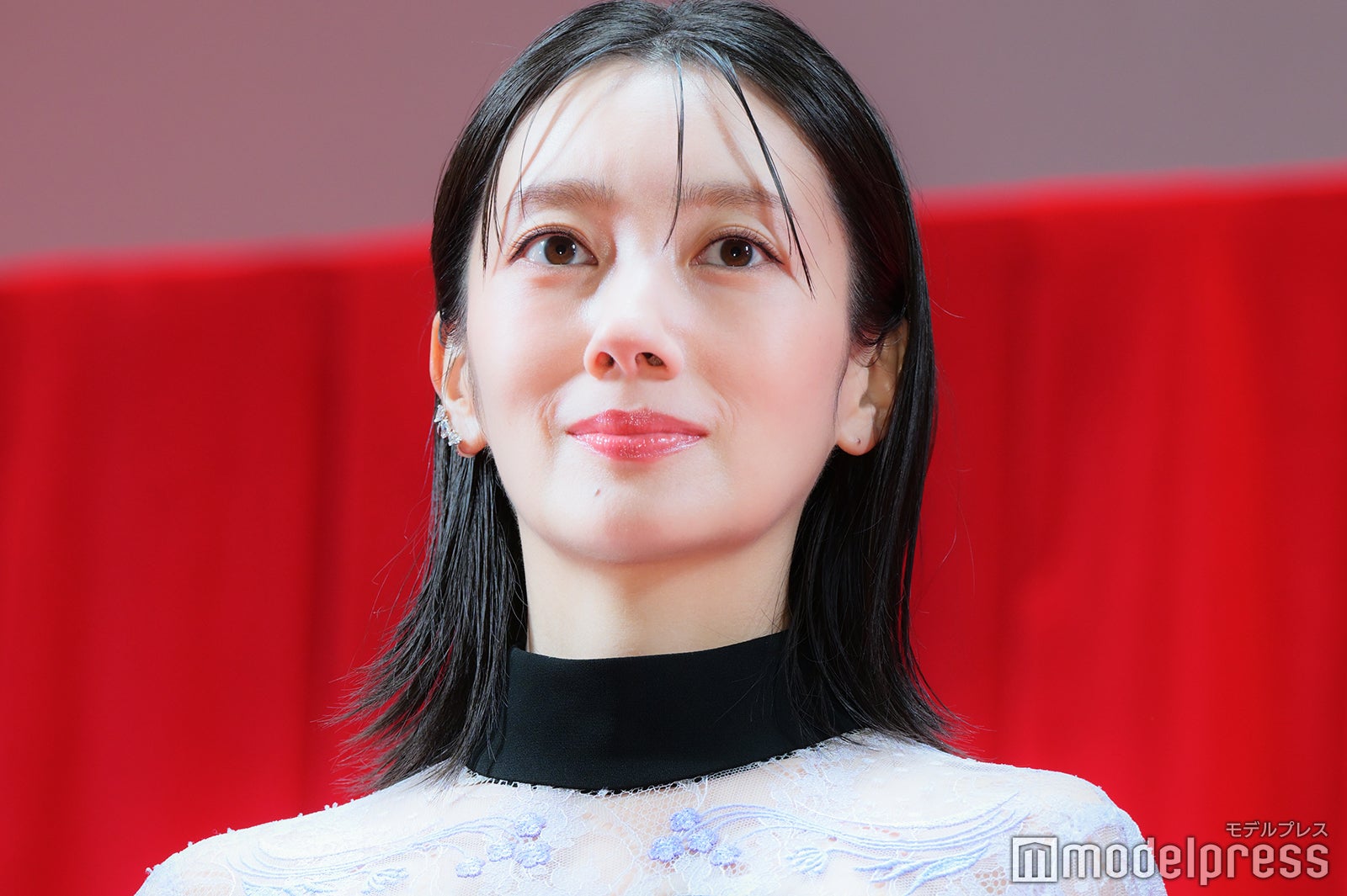 波瑠、高杉真宙と結婚発表後初の公の場 人気俳優の軽妙なトークにツッコミ「私の分も喋って」【北方謙三 水滸伝】