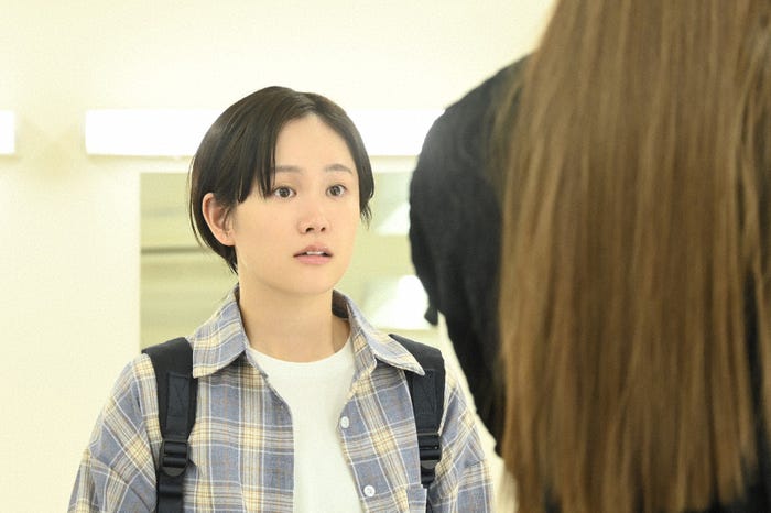 尾碕真花「シンデレラ クロゼット」第1話(C)「シンデレラ クロゼット」製作委員会