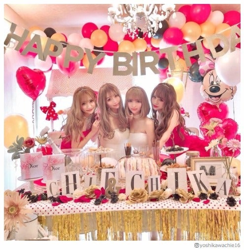 双子モデル吉川ちえ＆ちか、桜井莉菜・寿リリカと姫会 集合ショットに反響「ゴージャス」