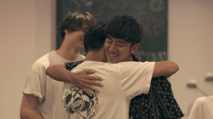 元メンバーが貴之の卒業パーティーに駆けつける「TERRACE HOUSE OPENING NEW DOORS」34th WEEK(C)フジテレビ/イースト・エンタテインメント