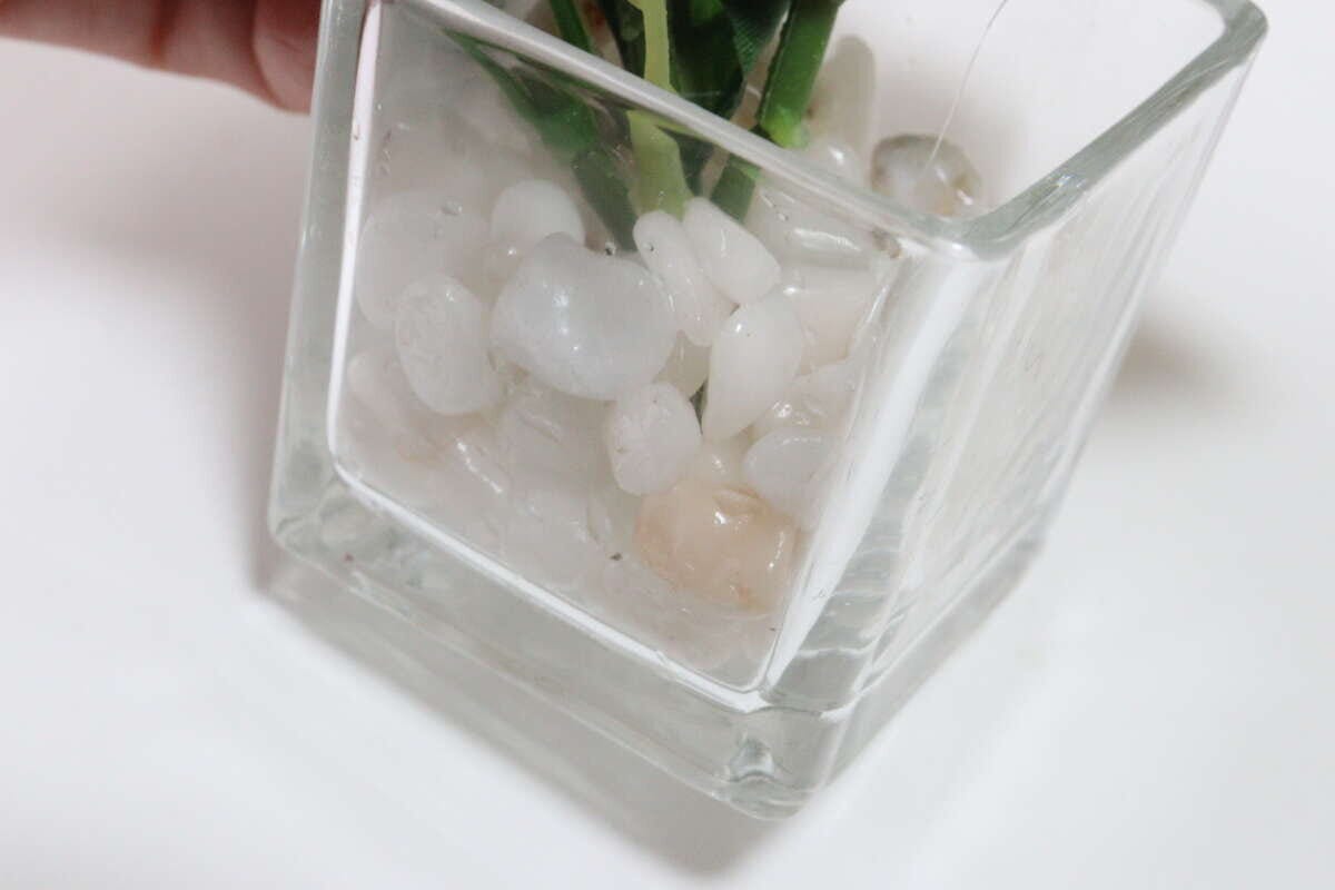 ダイソー　小花ポット　デザイン　小石