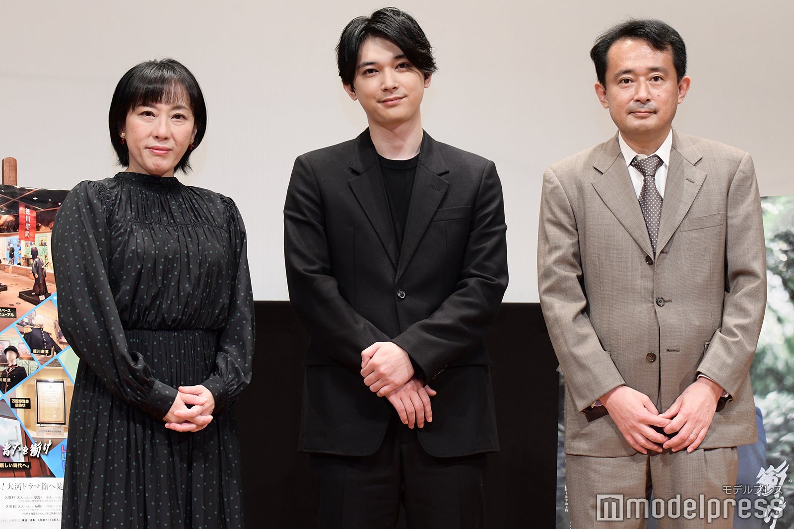 脚本・大森美香氏、吉沢亮、制作プロデューサー・菓子浩氏（C）モデルプレス