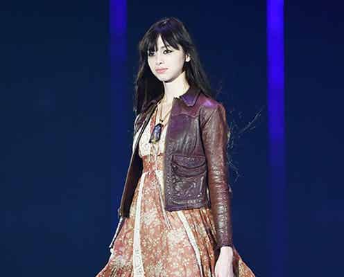 中条あやみ、圧倒的美貌で存在感放ちランウェイ<TGC 2015S/S>