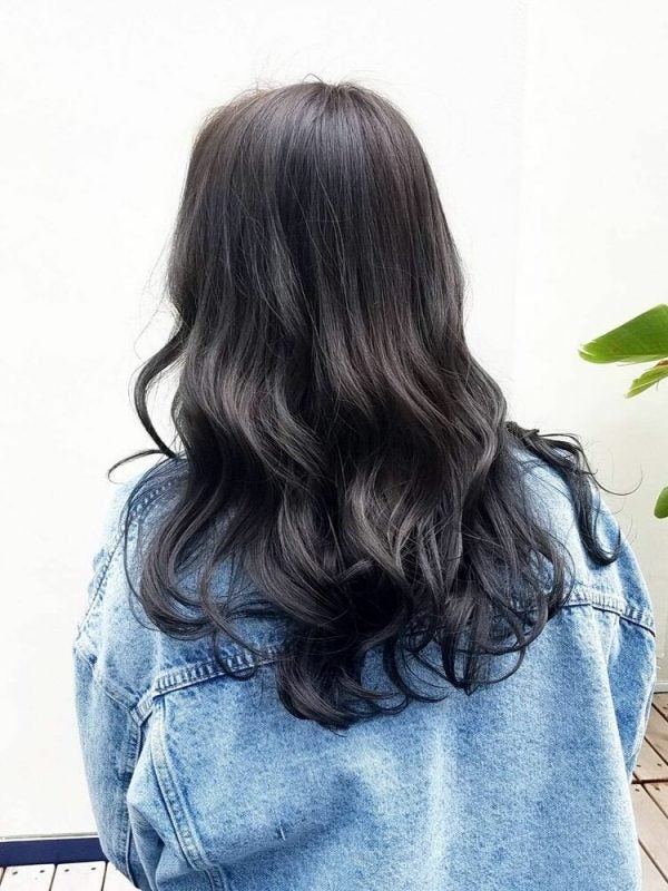 21 暗めのバレイヤージュカラーってどう 大人女性に似合う髪色をご紹介 モデルプレス