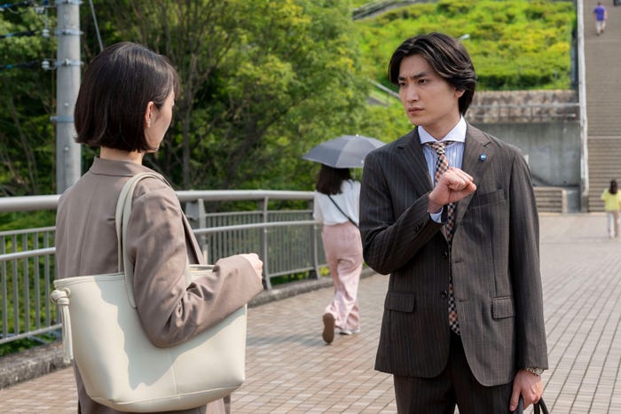 波瑠、金子大地/「魔法のリノベ」第2話より(C)カンテレ