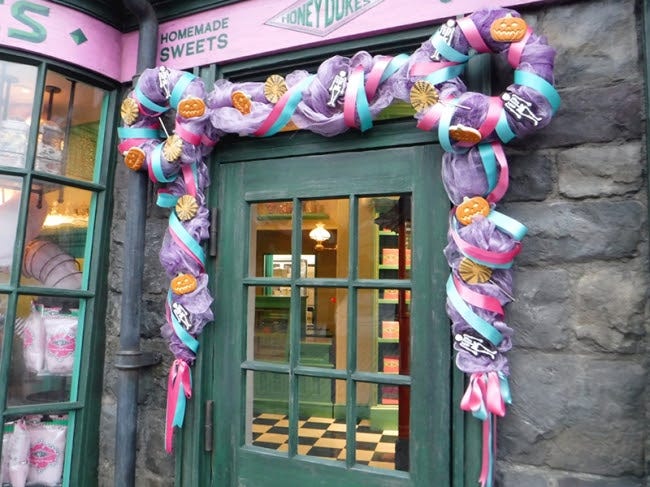 USJ「ハリポタ」で魔法界のハロウィーンを体験 バタービールのプディングも新登場