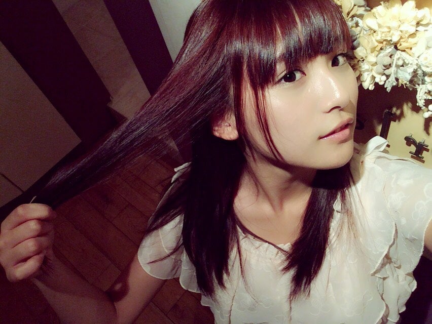 “1000年に1度の童顔巨乳”スパガ浅川梨奈、ピンク髪にイメチェン「大人っぽい」「めっちゃ似合う」と絶賛の声