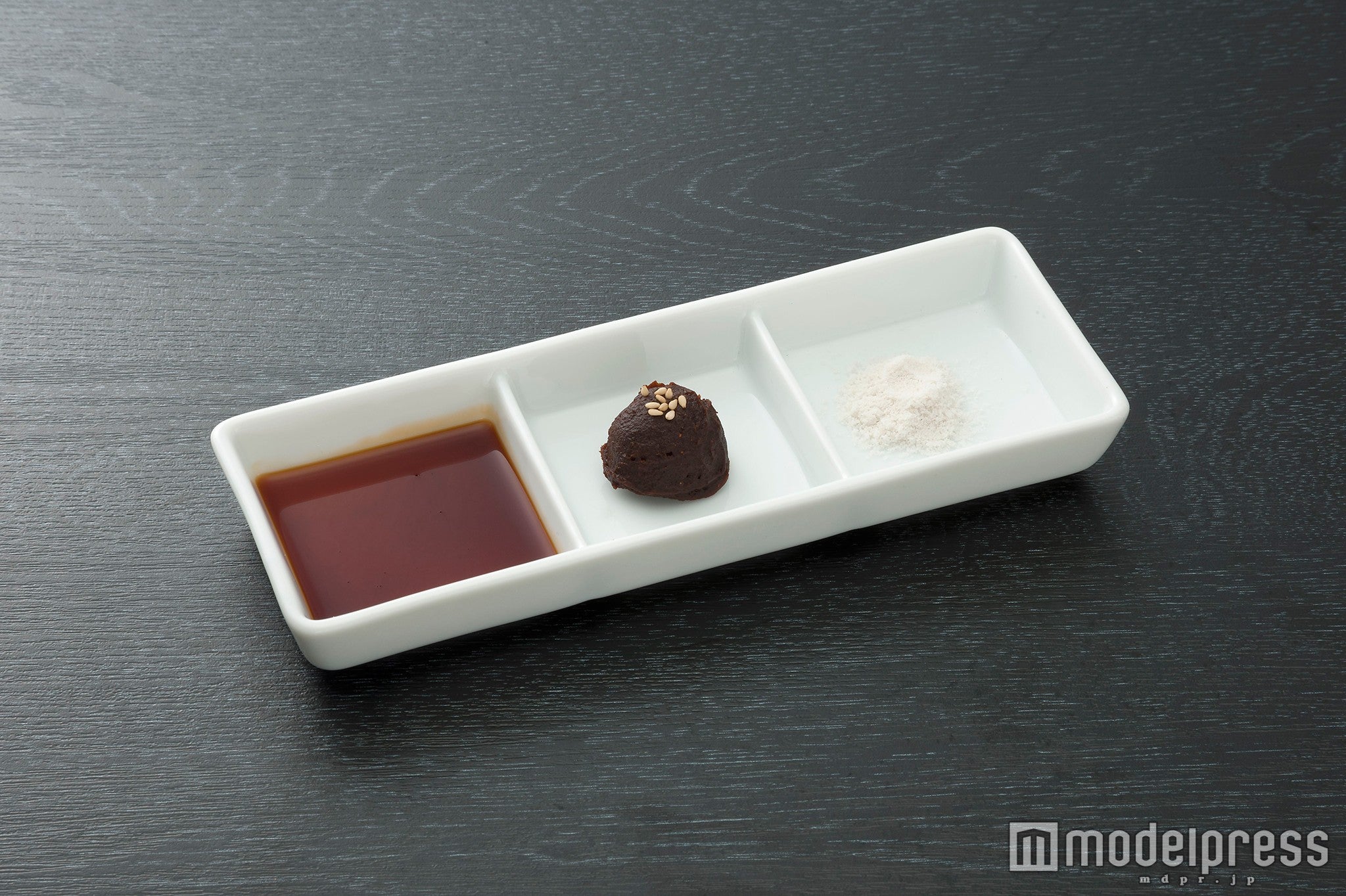 『宮崎直送の醤油』『沖縄の珊瑚の塩』『江戸田楽みそ』の三種類を用意／画像提供：オムニプランニング