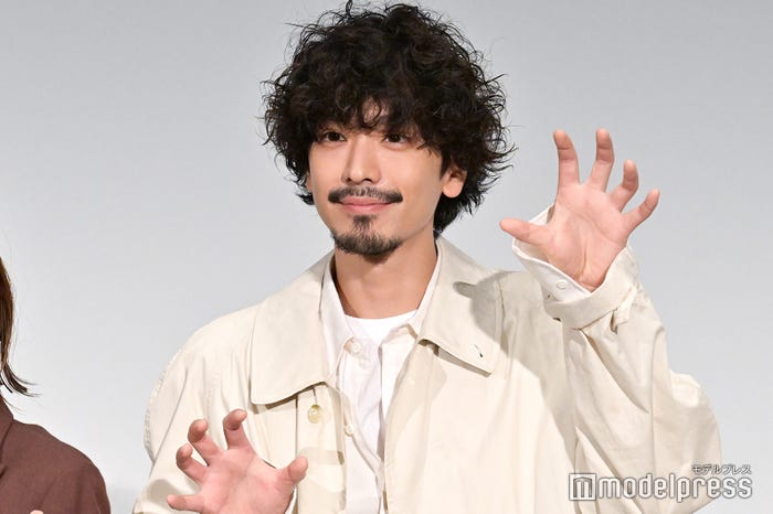 黒羽麻璃央(C)モデルプレス