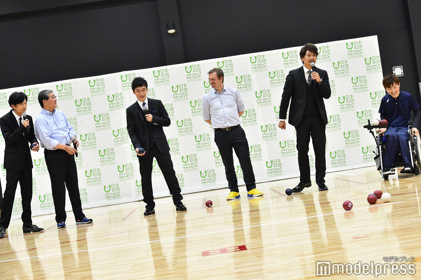 香取「吾郎ちゃんに投げさせてあげて！」 （C）モデルプレス