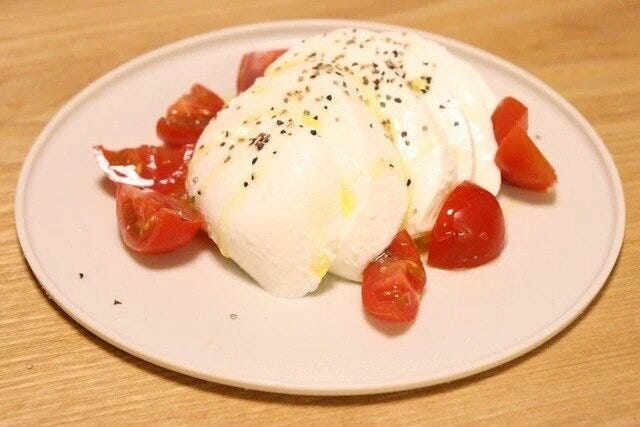 ダイソーのお皿として使えるまな板