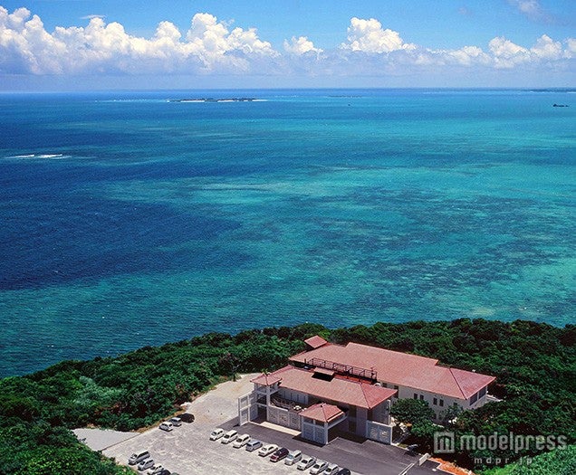 果報バンタのすぐ近くにある「ぬちまーす」の絶景／画像提供：沖縄観光コンベンションビューロー
