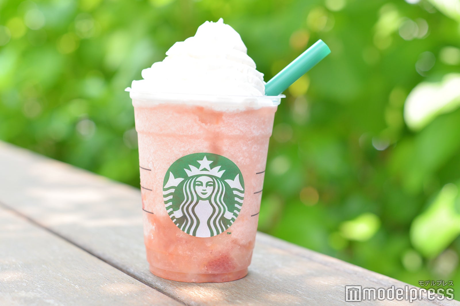 暑い夏にぴったり！外で飲むのもいいかも！（C）モデルプレス