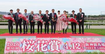 「透明感ヤバすぎっ」「お人形さんみたい」「顔ちっちゃ！」朝ドラ主演俳優降臨の阪神競馬場が騒然