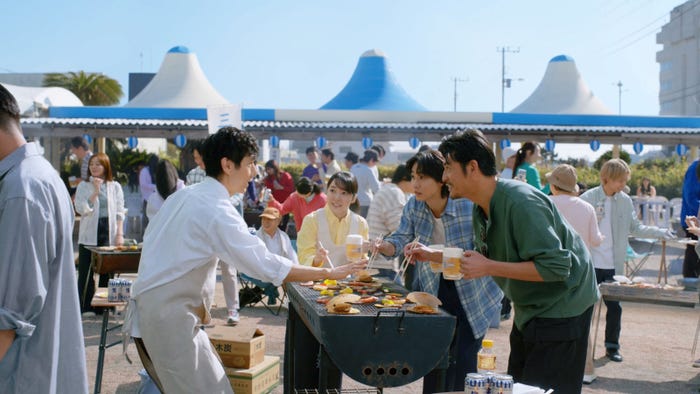 西島秀俊、上白石萌音、山崎賢人、坂口憲二/新TVCM「生奉行」篇より(提供写真)