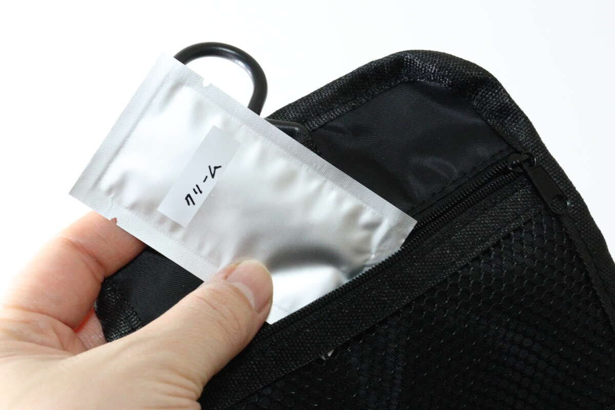 セリアの持ち運びやすいトラベル用パウチ容器