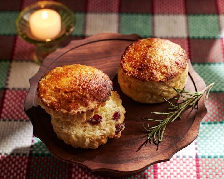 【阪急うめだ本店】今年は白いミラーボールツリー＆メリーゴーランドが登場！