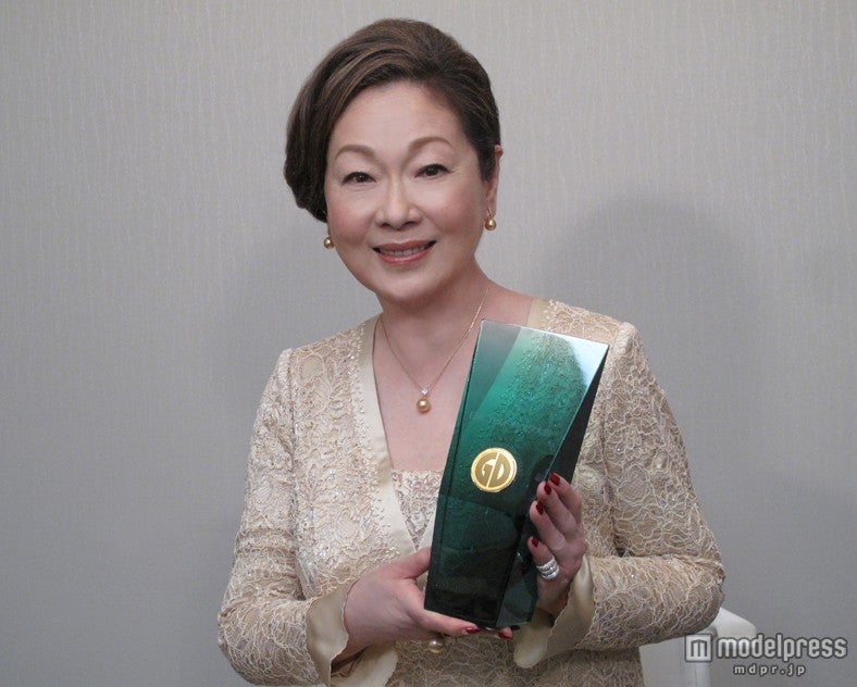 「ベスト・演歌／歌謡曲・アーティスト」を受賞した由紀さおり