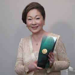 「ベスト・演歌/歌謡曲・アーティスト」を受賞した由紀さおり