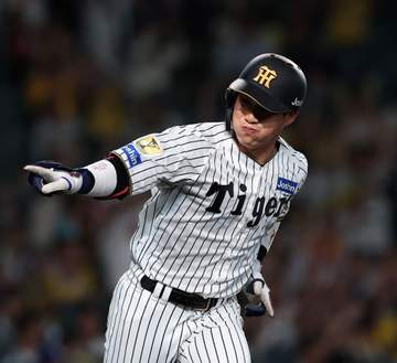 阪神 7点ビハインドから同点 六回まで2安打の猛虎打線がドラ1立石の安打から爆発 七回に4点、八回は坂本、木浪の連続適時打で追いつく