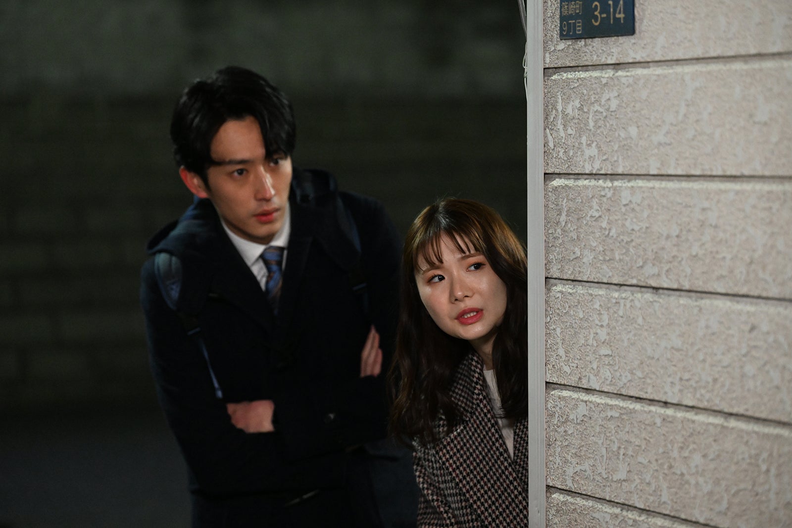 杉野遥亮、小野花梨 「罠の戦争」第7話より（C）カンテレ