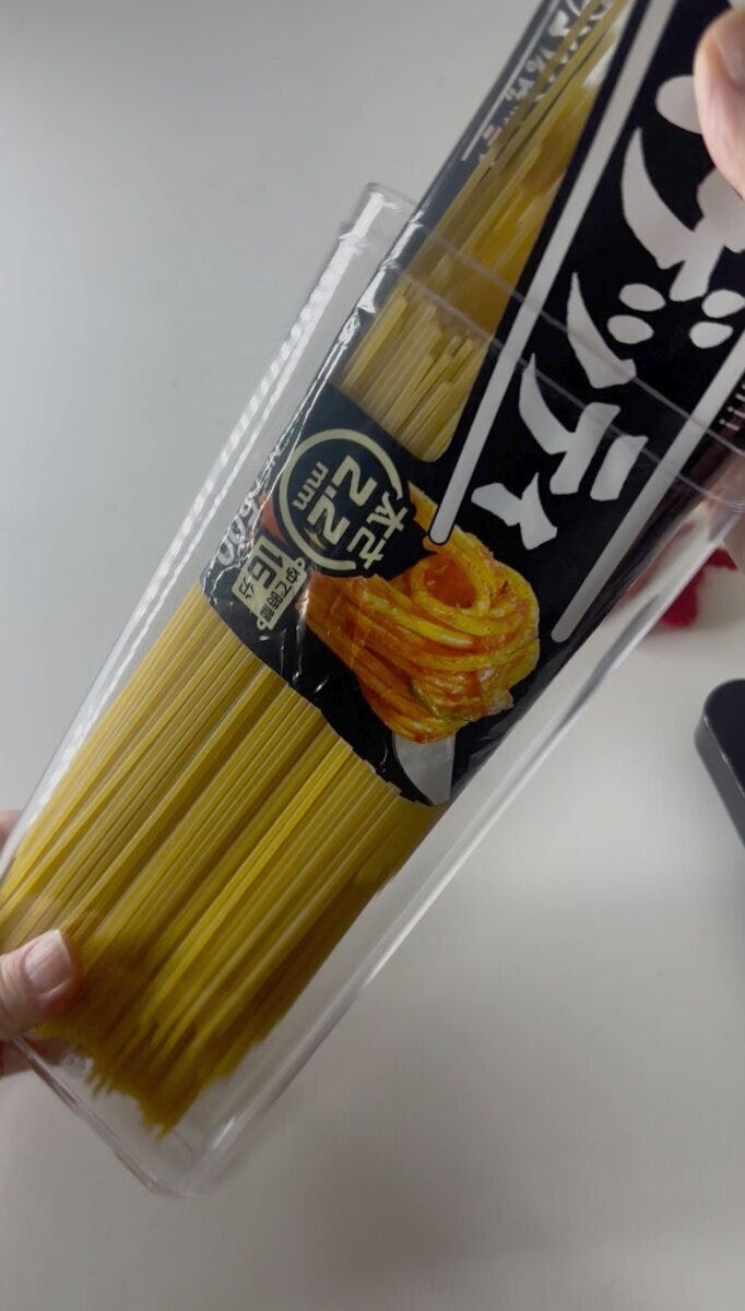 ダイソーのスリムパスタストッカー