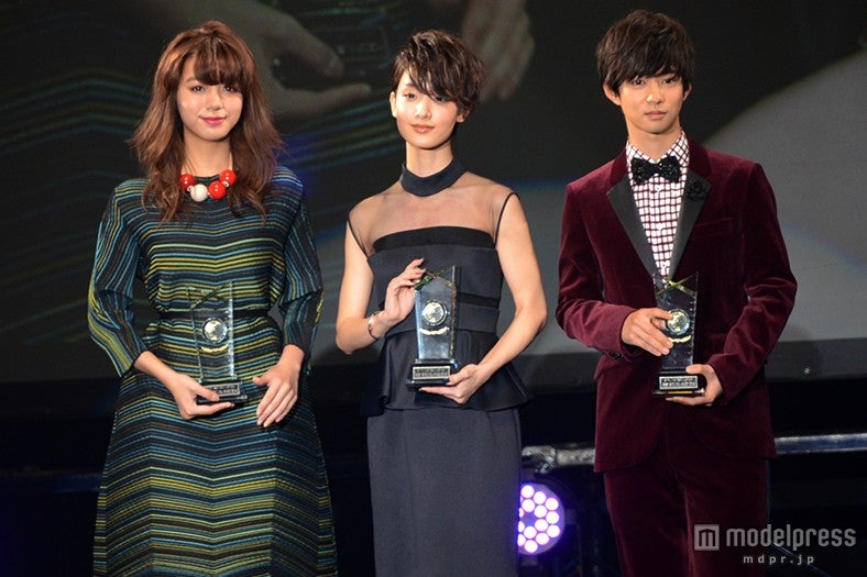 左より：池田エライザ、剛力彩芽、千葉雄大