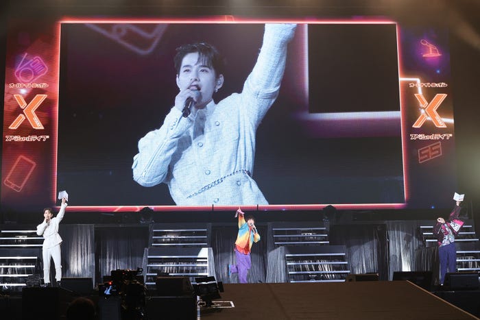 「オールナイトニッポン55周年オールナイトニッポンXスペシャルライブ2023」オープニングの様子 (提供写真)