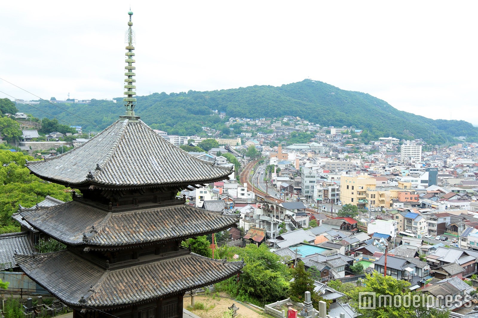 坂道に寺院や住宅街が密集する尾道（C）モデルプレス