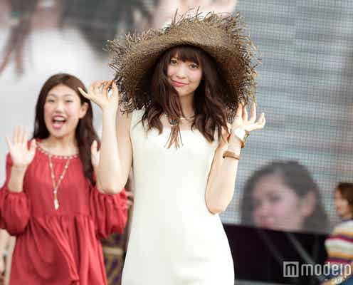 八木アリサ“ボヘミアンリゾート”コーデで沖縄に降臨 トップバッターで笑顔振りまく