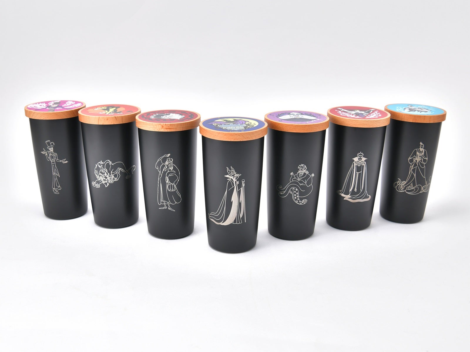 蓋付塗りステンレスタンブラー440ml（左から：ドクター・ファシリエ/スカー/クルエラ/マレフィセント/アースラ/女王/ハデス）価格：4,400円（税込）（C）Disney