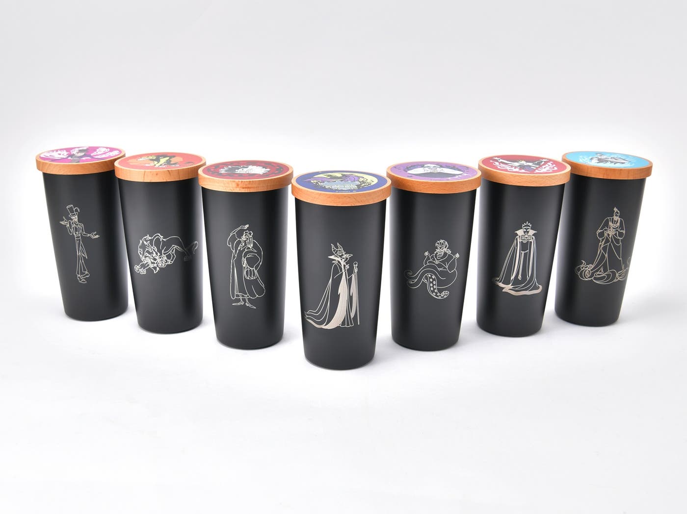 蓋付塗りステンレスタンブラー440ml(左から:ドクター・ファシリエ/スカー/クルエラ/マレフィセント/アースラ/女王/ハデス)価格:4,400円(税込)(C)Disney